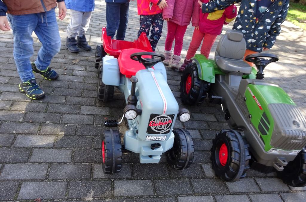 Kinder bekommen neue Tretbuldogs