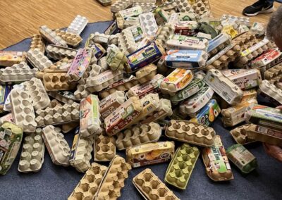 Eierschachteln als Baumaterial